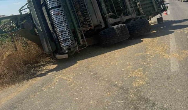 Ankara'da balya makinasından çıkan yangında traktör yandı