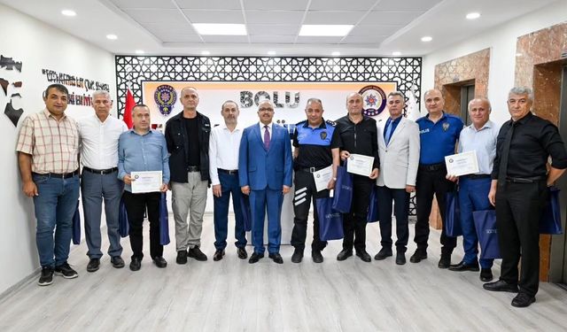 Bolu'da emekliye ayrılan polislere teşekkür belgesi