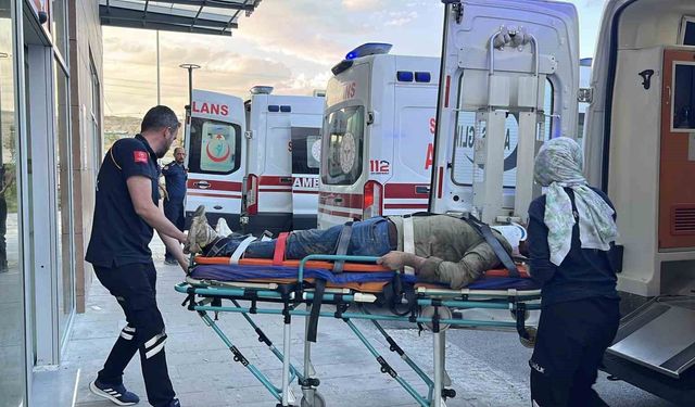 Çamardı'da midibüs devrildi: 3 yaralı