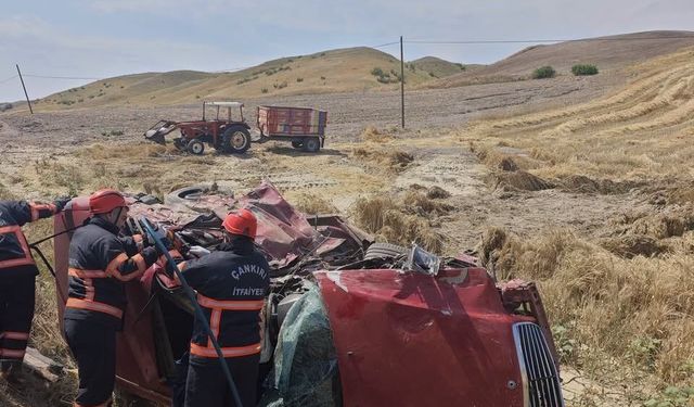 Çankırı'da hafif ticari araç ile otomobil çarpıştı: 3 ölü, 4 yaralı