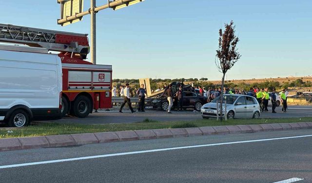 Düğün konvoyundaki otomobil bariyerlere çarptı: 1 ölü, 3 yaralı