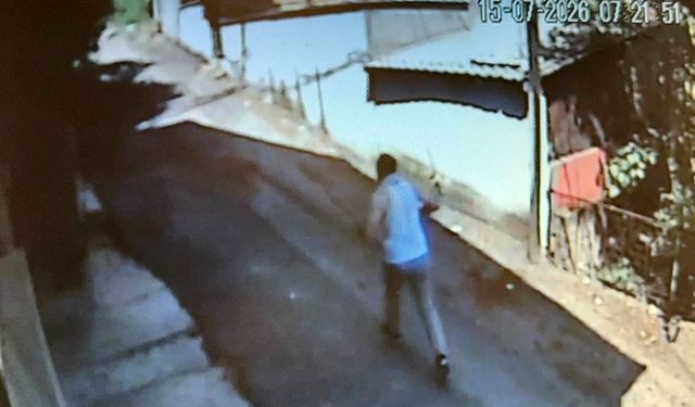 'Dur' ihtarına uymayan sürücü, kadınları araçta bırakıp kaçtı