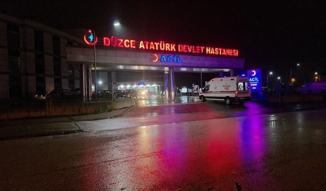 Düzce'de tarım aracı devrildi: 3 yaralı