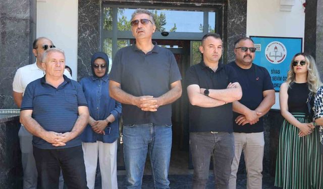 Eğitim kurumu konkordato ilan etti, veliler okul önünde toplandı