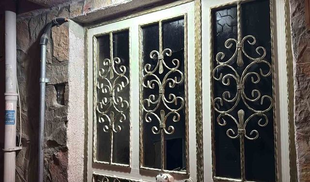 Eskişehir'de aile içi kavgada evinin camlarını kıran şahıs aracıyla kaçtı