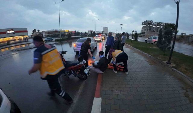 Hafif ticari araçla motosiklet çarpıştı: 1 yaralı