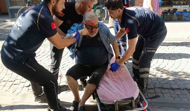 Kaldırımda yürürken hastanelik oldu