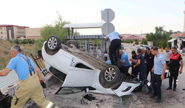 Karaman'da takla atan otomobildeki 4 üniversite öğrencisi yaralandı
