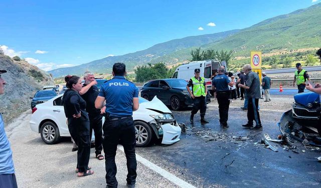 Kastamonu'da iki otomobil çarpıştı: 5 yaralı