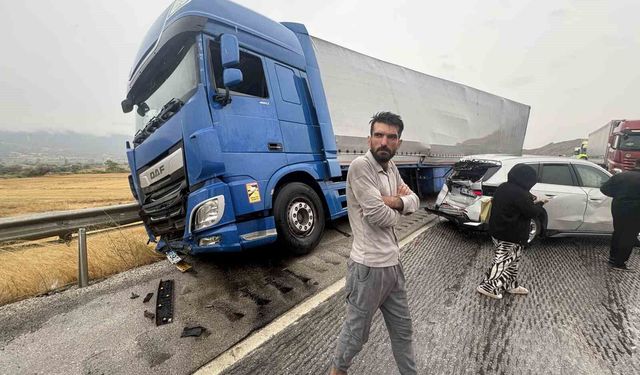 Kastamonu'da yağışın sebep olduğu 3 zincirleme kazada 1 kişi hayatını kaybetti, 12 kişi yaralandı
