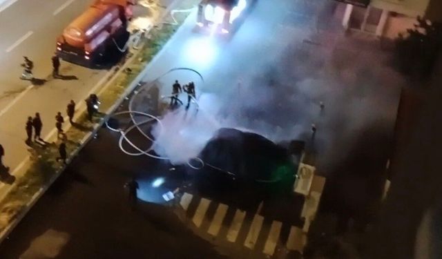Kayseri'de alev alan elektrikli araç bomba gibi patladı... O anlar kamerada
