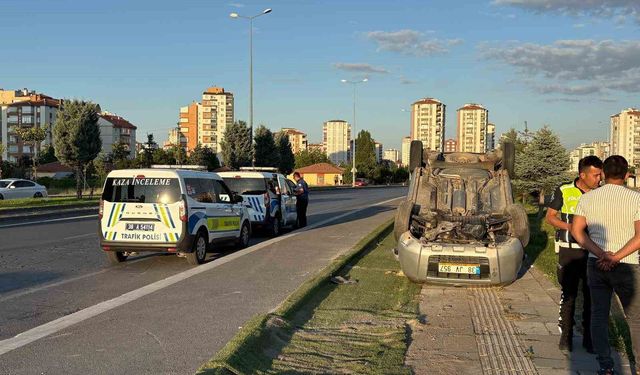 Kayseri'de hafif ticari araç takla attı: 1 yaralı