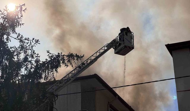 Kayseri'de korkutan çatı yangını