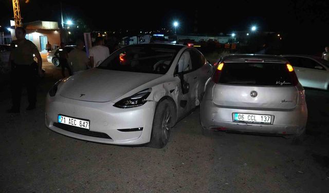 Kırıkkale'de iki otomobil çarpıştı: 4 yaralı