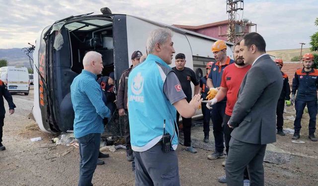 Kırıkkale'de yolcu otobüsü devrildi: 3'ü ağır 41 yaralı