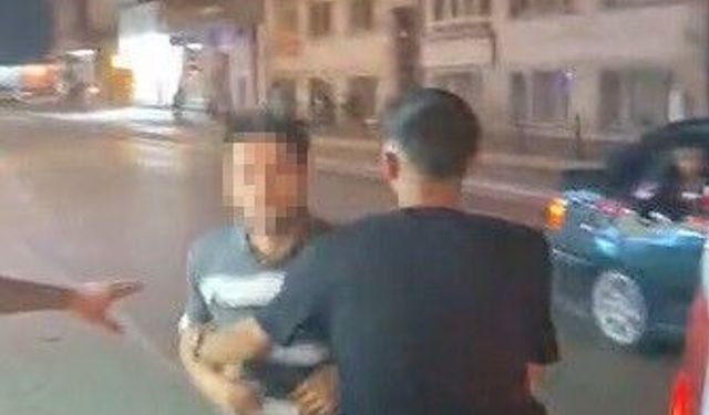 Konya'da motosikletliye saldıran otomobil sürücüsüne para cezası kesilirken aracı trafikten men edildi