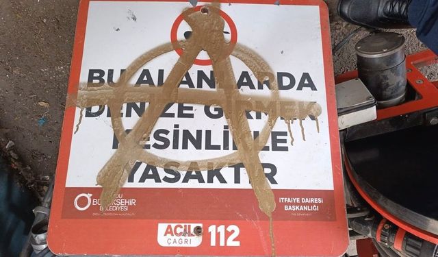 Magandalar can simitlerini çaldı, uyarı levhalarına zarar verdi