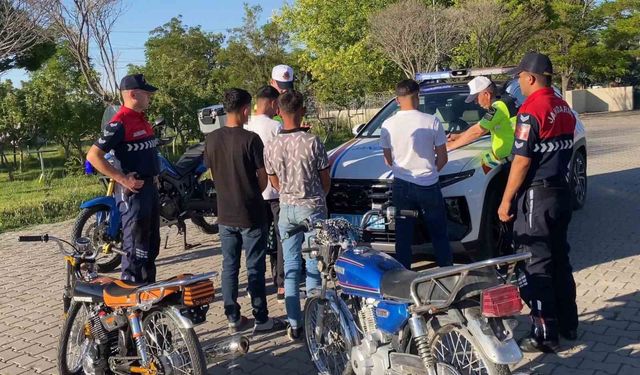 Motosikletli trafik canavarları jandarmadan kaçamadı
