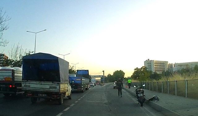 Motosikletten düşen kadın sürücü yaralandı
