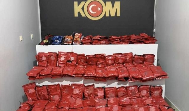 Niğde'de kaçak tütün operasyonu: 272 paket ele geçirildi
