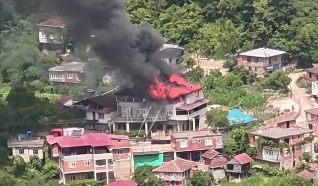 Ordu'da 3 katlı binada yangın