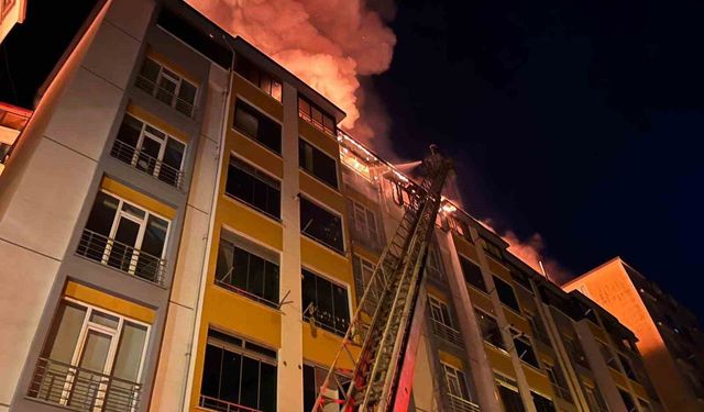 Ordu'da binanın çatı katı alevlere teslim oldu