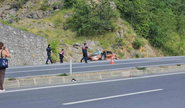 Otomobil tırla çarpıştı, yaşlı çift hayatını kaybetti
