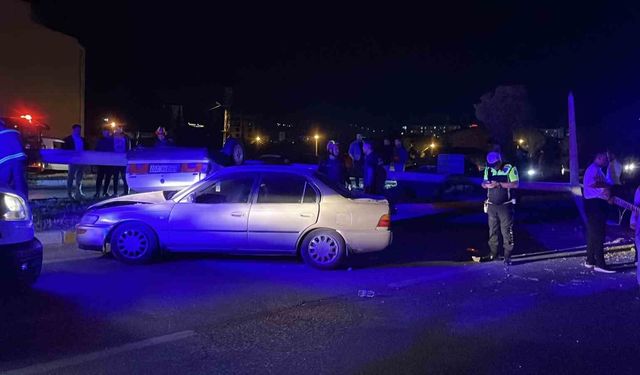 Sivas'ta iki otomobil çarpıştı: 2'si çocuk 5 yaralı