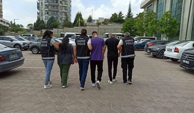 Sokak satıcılarına büyük darbe: Binlerce uyuşturucu hap ele geçirildi