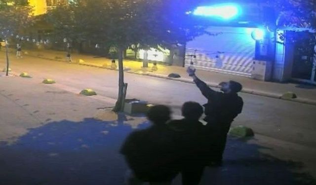 Sokaktaki ampulü söküp götürdüler