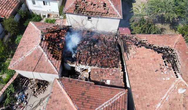 Tandırda çıkan yangın 3 evi küle çeviriyordu