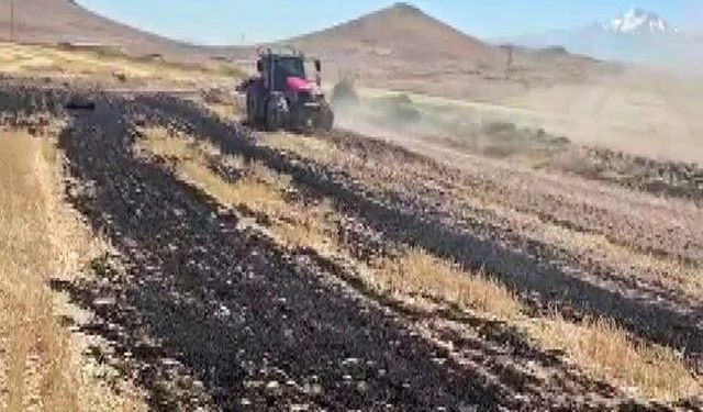 Yol çalışması yapan iş makinelerinin müdahalesi çıkan yangının büyümesini engelledi