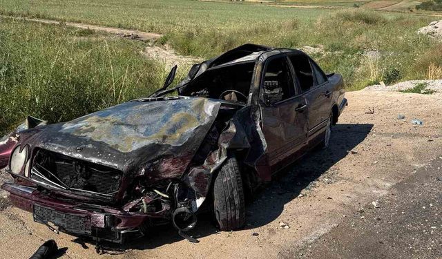 Yozgat'ta devrilen otomobil yandı: 1 ölü, 3 yaralı