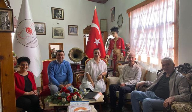 Sivil Toplum Temsilcileri Emekliye Ayrılan Müslüm Kaçmaz'ı Tebrik Etti