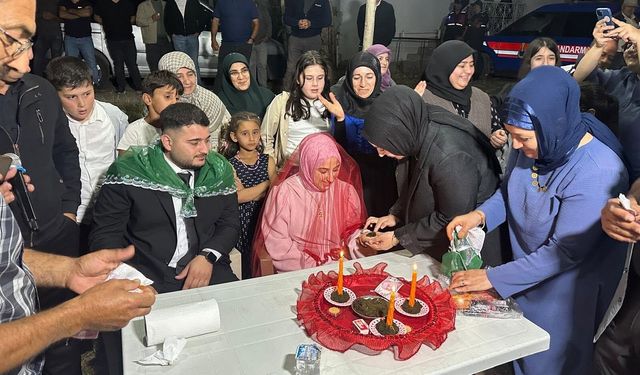 Kaymakam Yeşim Altın, Kına Merasiminde Geline Kına Yaktı