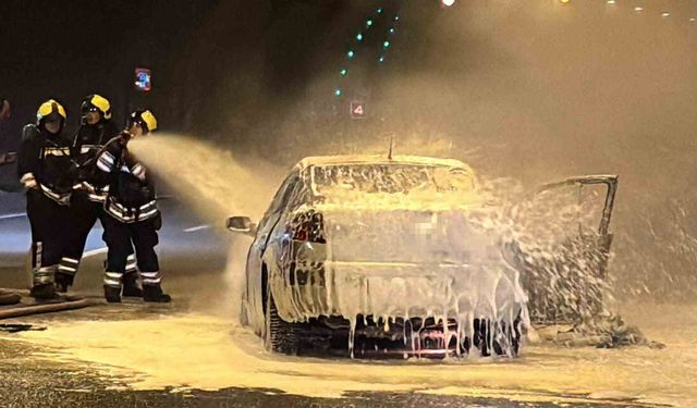 Bolu Dağı Tüneli'nde otomobil alev topuna döndü: Trafik kilitlendi