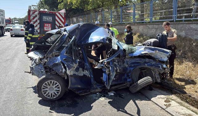 Eskişehir'de 3 aracın karıştığı feci kazada 1 ölü, 1 ağır yaralı