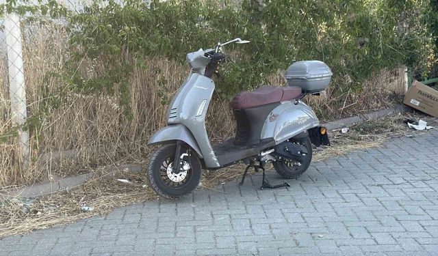 Eskişehir'de kontrolden çıkan motosiklet tramvay durağına daldı: 1 yaralı