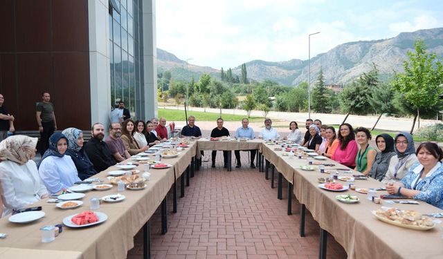 TOGÜ Rektörü Prof. Dr. Fatih Yılmaz Sağlık Bilimleri Fakültesi Personeliyle Bir Araya Geldi
