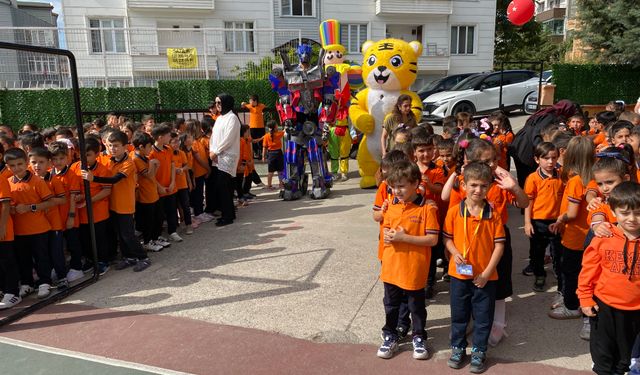 Tokat'ta İlköğretim Haftası'na Optimus Prime Robot Renk Kattı