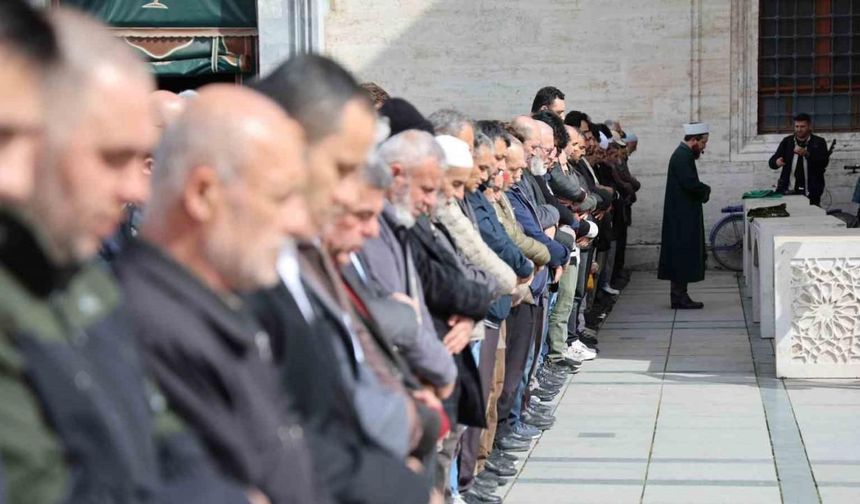 Konya’da İsrail’in yardım konvoyuna saldırısında hayatını kaybedenler için gıyabi cenaze namazı kılındı