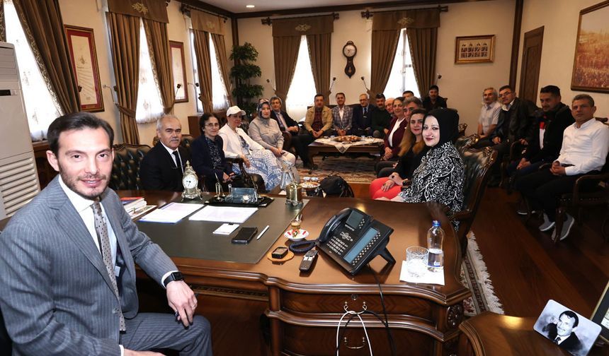 Başkan Yazıcıoğlu’na Kültür Platformundan şiirli ziyaret