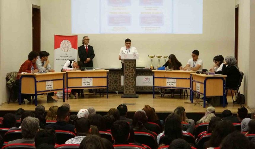 Parlamenter Münazara Turnuvası’nda final maçı gerçekleştirildi