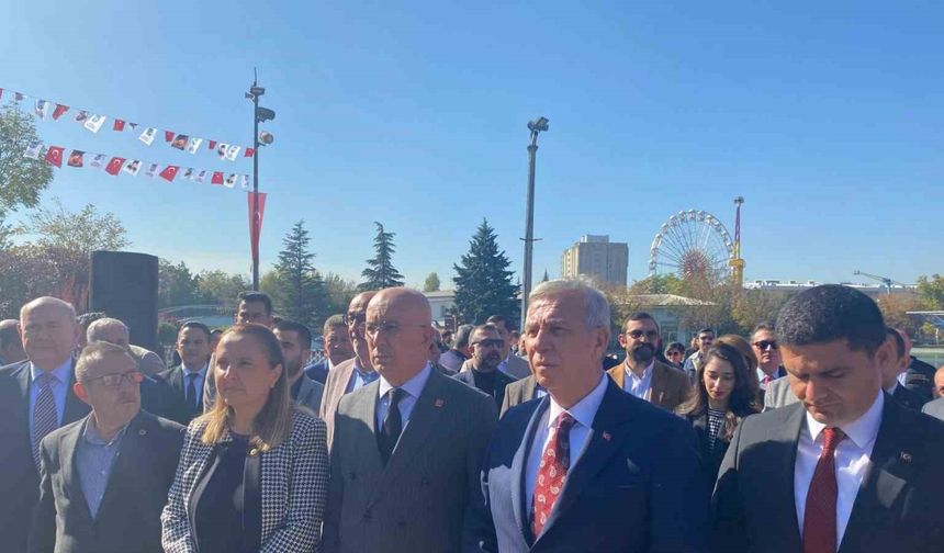 Mansur Yavaş: "Söyleyemeyenlere inat, Ne mutlu Türküm diyene"