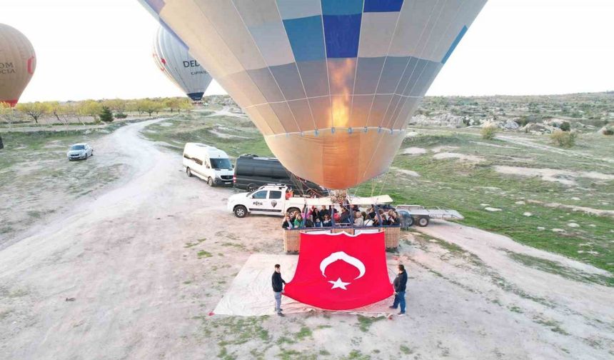 23 Nisan kutlamaları gökyüzünde başladı
