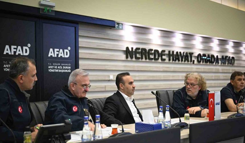 Bakan Kacır: "Depremle ilgili gelişmeler takip ediliyor"