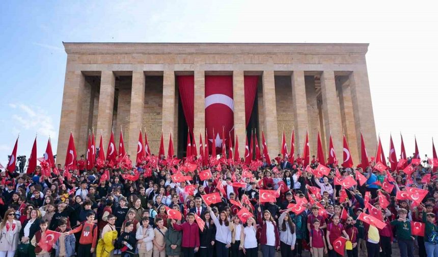Bakan Tekin, öğrencilerle Anıtkabir’i ziyaret etti