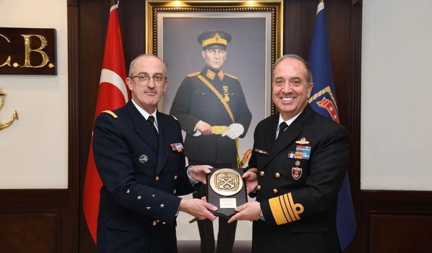 Deniz Kuvvetleri Komutanı Ercüment Tatlıoğlu Fransız mevkidaşı Vaujour ile bir araya geldi
