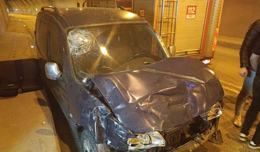 Tünelde yapılan sollama kazayla sonuçlandı: 2’si çocuk 5 yaralı