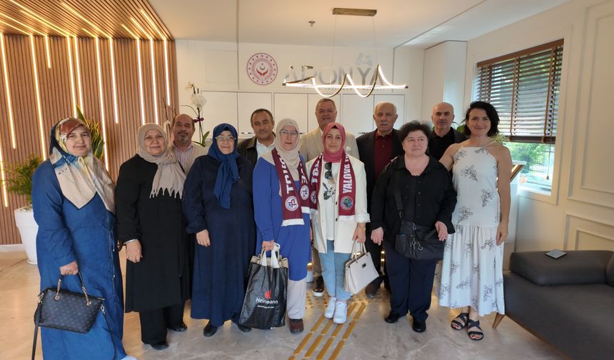Yalova’daki Tokatlılardan Huzur Evinde Anneler Günü kutlaması